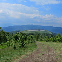 szczyt Kiczera z widokiem na ar z zbiornikiem wodnym elektrowni szczytowo-pompowej